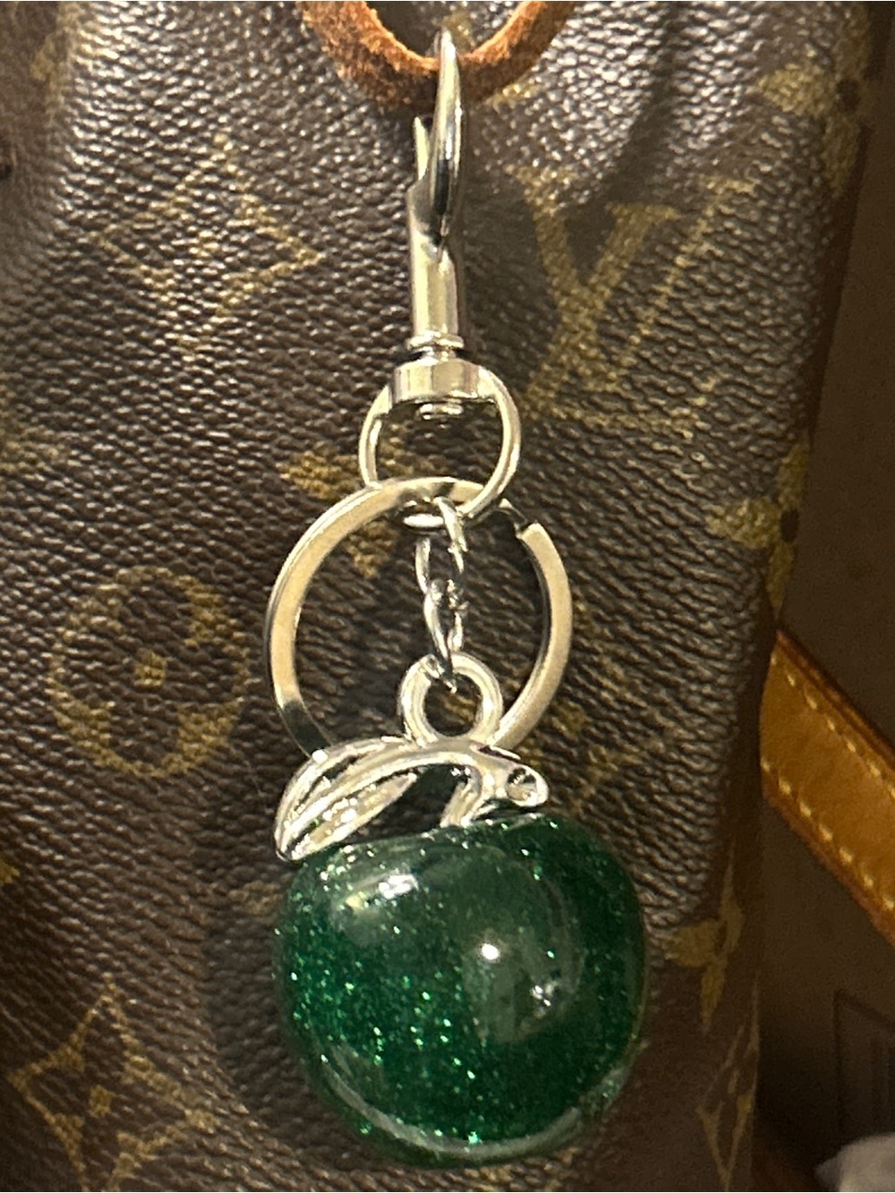 🍏 NEW Apple Bag Charm/ Keychain Sparkly Green & Silver Glitter Enamel
